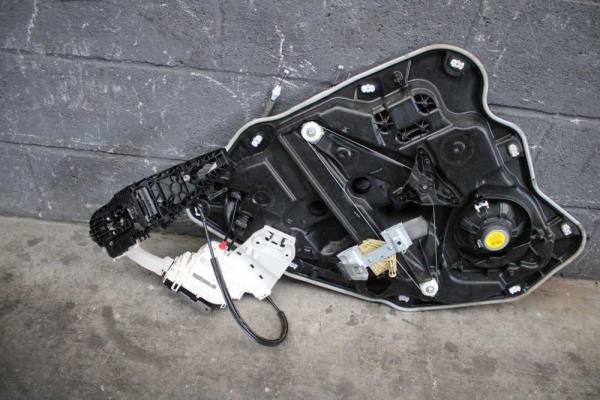 LEVE VITRE AVEC GACHE DE PORTE FIAT 500X - Vue 3